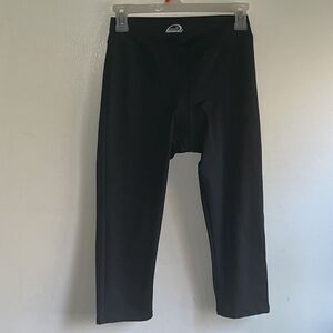 EXCELLENT CONDITION WOMEN’S SIZE LARGE PERFORMANCE PADDED CYCLING CAPRI LEGGING